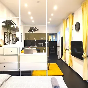 Cosy With Private Parking Apartment Hamburg